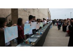 Rekor İçin 100 Kişi Aynı Anda Ebru Yaptı