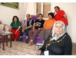 Kanser Hastası Anne, İki Göz Odada 6 Zihinsel Engelli Çocuğuna Bakıyor