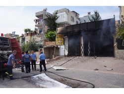 Adana'da Öldürülen Gencin Yakınları, Katil Zanlısının Çalıştığı Dükkanı Yaktı