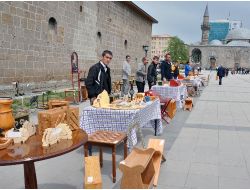 İşitme Engelli Öğrencilerin Eserleri Göz Doldurdu