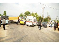 Otomobil Kamyonun Altına Girdi: 6 Yaralı