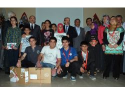 ‘nizip Efendimiz'in Nurlu Hayatı’nı Okuyor’ Yarışmasının Ödülleri Verildi