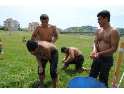 Pehlivanlar 651 Yıllık Geleneği Yaşatma Adına Duasız Güreşe Başlamıyor