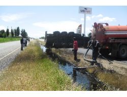 Kamyonun Çarptığı Mazot Dolu Tır Devrildi