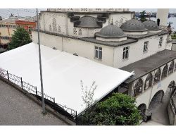 Bozhane Camii'nin Avlusu Kapatıldı