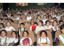 Suriyeli Çocuklar Tiyatroda Buluştu