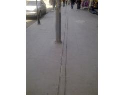 Yeni Yapılan Kaldırımlardaki Engelli Yolları Engel Dolu