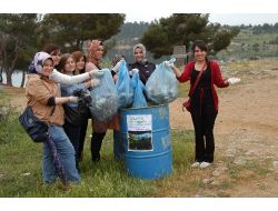 Uşak Üniversitesi Öğrencileri Çöp Topladı
