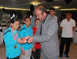 Şampiyon Çocuklar Ödüllendirildi