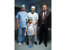 Polisler Kampanya Düzenledi Minik Zeynep Şaşılıktan Kurtuldu