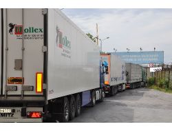 Bulgar Tır'cılar Uluslararası Yolu Kapattı