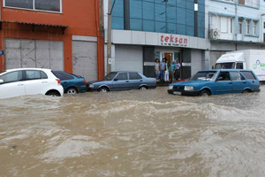 İzmir ve Adıyaman sele teslim