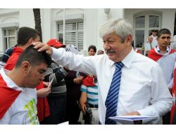 Başkan Akaydın Engelli Gençleri Halay Çekerek Askere Uğurladı