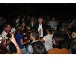 Rektör Kibar Öğrencilerle Çiftetelli Oynadı