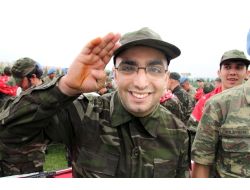 Engellerine Rağmen Asker Oldular