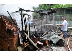 Restorana Düşen Yıldırım Yangına Sebep Oldu