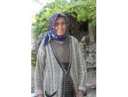 Koca Köyün Bekçisi İki Kadın