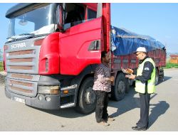 Sürücülere Şeker Ve Broşür