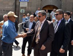 Vali Şerif Yılmaz, Vatandaşlarla Vedalaştı