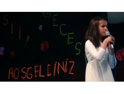 Öğrencilerin Şiir Dinletisi Velileri Duygulandırdı