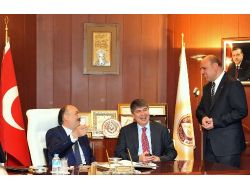 Bakan Müezzinoğlu Mardin Belediyesi’ni Ziyaret Etti