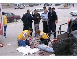 Minibüs, Kavşakta Otomobili Biçti: 2 Ölü, 9 Yaralı