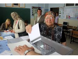 Türkiye'deki Bulgar Vatandaşları Parlemento Seçimi İçin Oy Kullanıyor