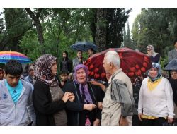 Anneler Günü Hediyesini Alırken Saldırıda Öldü