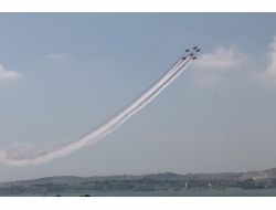 Solotürk Ve Türk Yıldızları’nın Uçuş Gösterisi Nefes Kesti