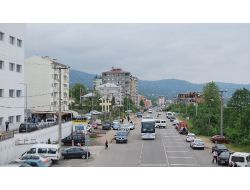 11 Kişinin Ölümüne Neden Olan Yol Orta Refüjle Bölünüyor