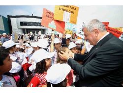 Karaosmanoğlu: Okumaktan, Öğrenmekten Hiç Vazgeçmeyin