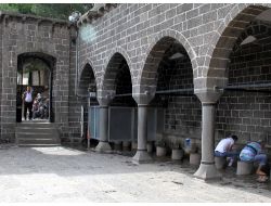 Şehit Sahabe Kabirlerinin Çevresindeki Çalışma, 5 Yılda Bir Arpa Boyu İlerledi