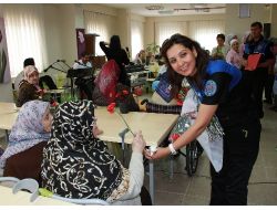 Polisten Anlamlı Ziyaret