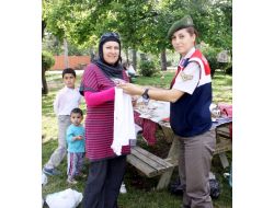 Jandarma, Piknikçilere Anneler Günü Sürprizi Yaptı