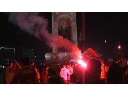 Galatasaray Taraftarı Yenilgiye Rağmen Şampiyonluğu Kutladı