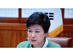 Güney Kore Lideri Park, Halktan Özür Diledi