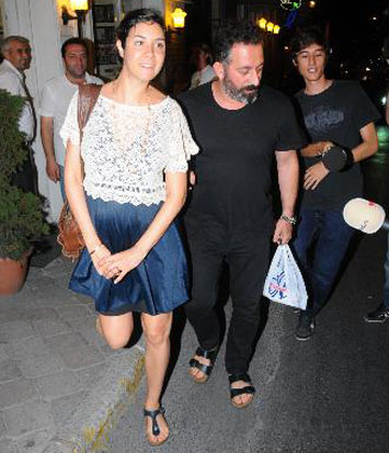 Cem Yılmaz'dan kafa karıştıran twet