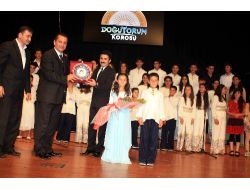 19 Dilde Seslendirilen Şarkılar İzleyenleri Büyüledi