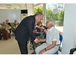 Başkan Böcek’ten Yaşlılara Anlamlı Ziyaret