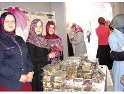 Denizli’de Armoni Ve Mahruyan Hanımlar Derneklerinden Öğrenciler Yararına Kermes