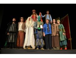 Tiyatro Sahnesinde Kültürler Buluştu