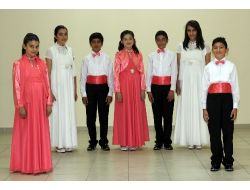 Gülen Yüzler Korosu Sahneye Çıkıyor