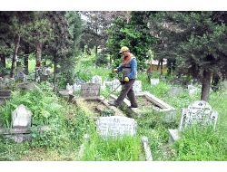Mezarlıklar Temizleniyor