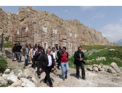 Van Depreminde Hasar Gören Tarihi Yapılar Restore Ediliyor