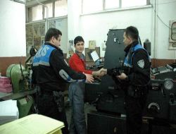 Toplum Destekli Polislik Görevlileri Matbaa Çalışanlarıyla Sohbet Etti