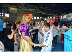 Engelli Gençlerden Renkli Seremoni