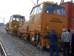 Özürlü Öğrencileri Taşıyan Minibüse Demiryolu Bakım Aracı Çarptı