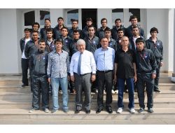 Akaydın’dan Şampiyon Futbolculara Çeyrek Altın