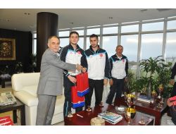 Omü Judo Takımı Kupalarını Rektör Akan’a Hediye Etti