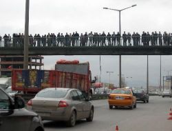İntihar Girişiminde Bulunan Gençleri, Halkla İlişkiler Uzmanı Kadın İkna Etti